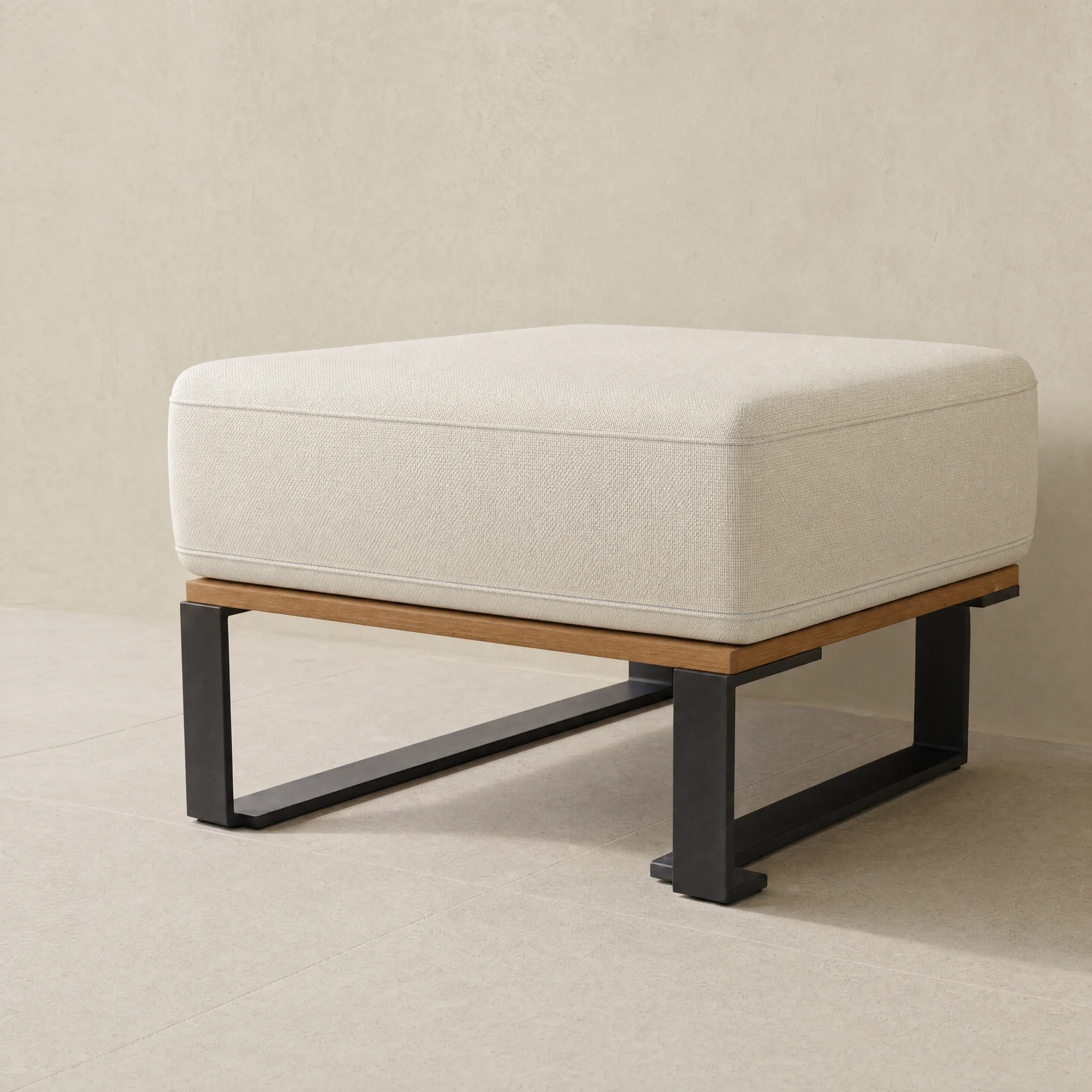 Pouf, three-quarter.
